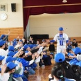 DeNA石田裕太郎が母校・屏風浦小に凱旋！ 後輩キッズ大熱狂の「帽子お渡し会」　東、藤浪らも県内各地をサプライズ訪問