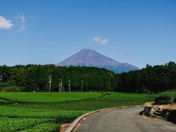 富士山登るのに登山用具とか一式で10万くらい必要なの？