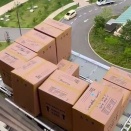 柵のない台に「割れ物」の箱まで積んで9階から降ろす、韓国の引っ越しリフト【海外の反応】