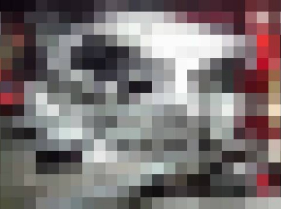 【画像】信じられるか？以前あった6人死傷した事故で車こんなになってるのに運転していた少年助かってんだぜ？？？