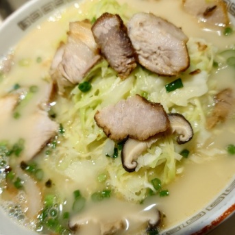ラーメン専門 こむらさき 天文館本店【黒豚チャーシュー入りラーメン（並）】＠鹿児島県鹿児島市東千石町