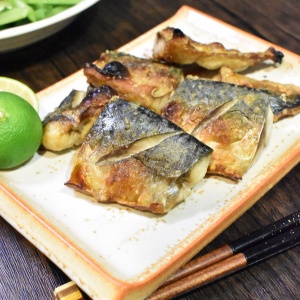 皮がパリっと♪鯖のオイル焼き