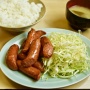ツイ民「ウインナー定食800円は高すぎやろ！自分なら400円だわこんなの」⇒大議論に