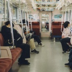 【画像】女子高生「え待って、パパが隣りの車両いる！」⇒！