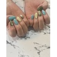 ✨カラフル個性派✨マグ2色×ライトブルーの色変えバカラネイル💚💙
