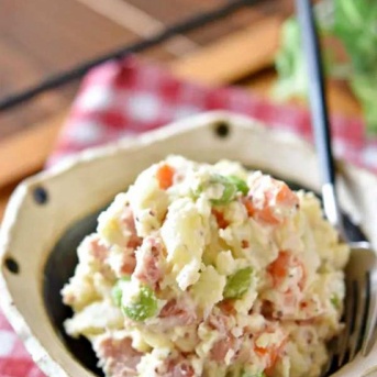 たんぱく質も野菜もオールイン！「ごちそうポテサラ」