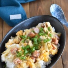 お手軽食材で♪ウインナーと卵のふわとろ丼
