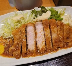 名物にも美味いものアリ！ニンニク醤油ソースのとんてき ～ 二兎