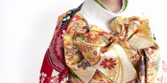 英雄が女装して鬼の住む場所に潜入し全滅させた伝説が地元にあり、それを題材にした劇があるが、時代背景的に問題があり中止になるかもしれない