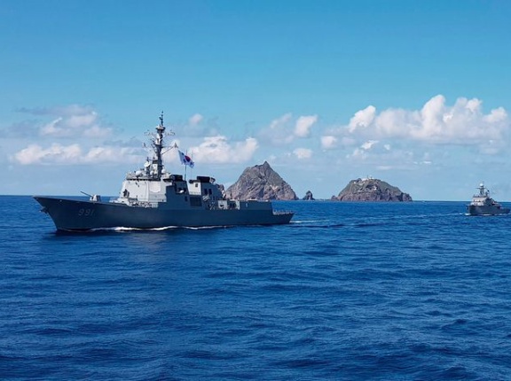 韓国海軍が島根県の竹島周辺海域で防衛訓練、李政権下で初…外務省「極めて遺憾」と強く抗議！