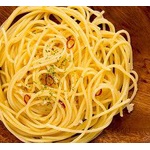 ペペロンチーノとかいう何も味しないゴミを頷きながら食ってるヤツw 	