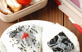 今日のおにぎり弁当【悲報】