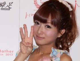 辻希美がまたまた炎上騒動「歩きながら授乳」「ママ友と全裸ダンス」