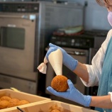 『“おやつで人の心をふくらませたい”—シュークリームのおおのや、誕生までのストーリー』の画像