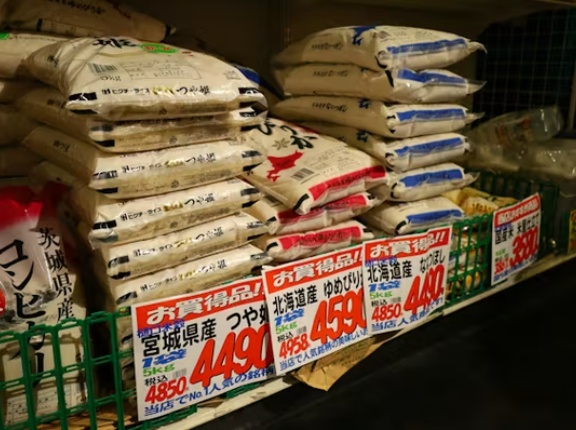 外国人「なぜ日本の米の値段は下がらないの！？」
