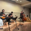 ��¹�һ�̱�ץ饶��JAZZ���󥵡��ȡ� ��The Three-Guitar Jazz Quintet���פǤ�����