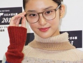武井咲がポロリ…