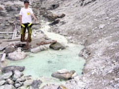 【悲報】ニセコの温泉街、中国人が勝手に源泉から温泉を引いたせいで温泉街から温泉が消えるｗｗｗｗｗ