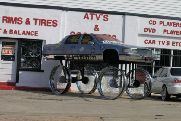 日本とはまるで逆 車の車高を限界まで上げるアメリカ人 笑 海外反応 I Love Japan