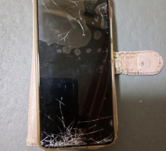 オットが酒飲んでスマホ壊した