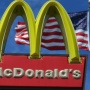【衝撃画像】マクドナルドがロシアから撤退　→　マックの営業最終日、ロシア人がとんでもないスタイルでマックを食べてしまう！これはｗｗｗｗ