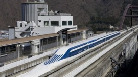 山梨県「リニアが走る姿を見たいので、防音壁で覆うのをやめるか透明にしてほしい」