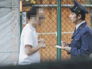 【愕然】警察「お兄さん何してんの？」　俺「コンビニで弁当買って食ってる」→結果⇒ｗ
