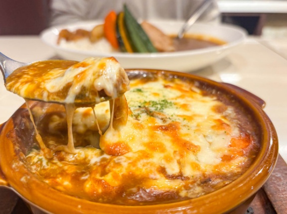 「クワトロチンクエ」の『焼きカレー』など（高槻市紺屋町）【たかつーグルメ】