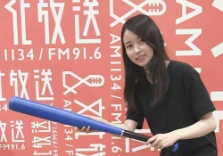 【衝撃】佐々木琴子、笑顔でバットを・・・・・？！！