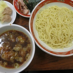 支那ソバ かづ屋＠目黒　「ワンタンつけソバ、ほか」