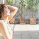  【画像あり】ノースリーブの女って「あそこが丸出し」になってること気づいてないよなｗｗｗｗｗｗｗ