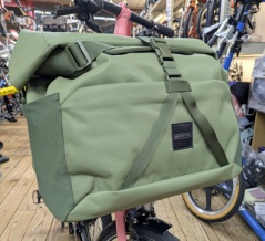 Brompton定番フロントバッグ「RollTop Bag L」が大型アップデート！