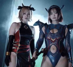 レディ・ローザ（演：ほにょ。）、ロクサーヌ（演：音琴るい）／『レイザーミカゲ』前編 【討伐編】（2026.8.7）、後編（2026.8.24）