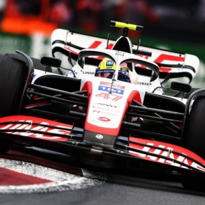 ハースF1の2022年型『VF-22』がクラッシュテストに合格- F速公式