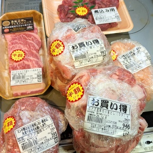 大量の肉を買う