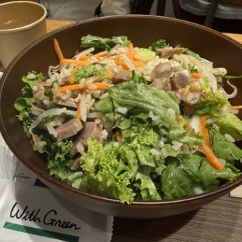 🥗ダイエッター、外食しても草ばっかり食べてる件