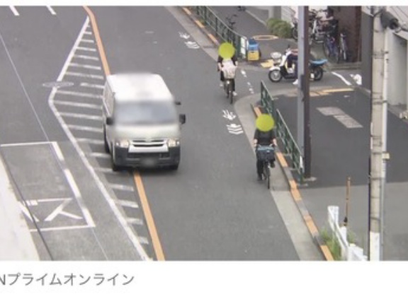 【速報】警察「すまん、中央線が黄色だと自転車追い抜き出来ない。今から全部白に塗り直させるね」