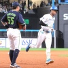 村上「万波、バットちょうだい」万波「3冠王に頼まれちゃった！うれしい！」