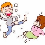 「暴力をふるう少年」に育ってしまう母親のNG行動3つ