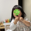 まごちゃんに指差される