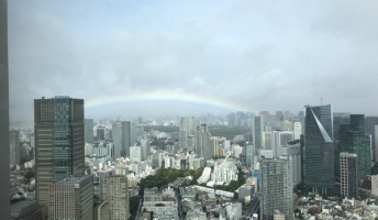 【天照大神】「即位礼正殿の儀」が始まった途端、雨がやみ、虹がかかり、日が差し青空が!