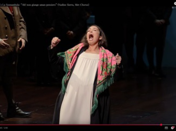 ネイディーン・シエラがアミーナを歌う｜メトロポリタン歌劇場の新制作、歌劇《夢遊病の女》（ベッリーニ）