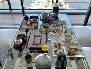 神戸ＢＤ家族旅行⑤ 朝食はインルームダイニングで✨