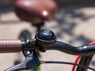 自転車で歩道を走っていたら「6000円の罰金になるよ」と言われました。本当に違反になるのでしょうか……？