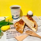 【ローソン新作】もっちりパン《チーズだらけ》実食レビュー｜溢れるチーズと羽根の香ばしさが最高