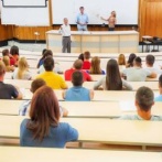 【悲報】企業「文系で勉強した学生はいらない。遊んでた奴の方がマシ」→文系大学生、ネット民に死ぬほど冷笑されてしまう