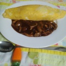 きのこソースの簡単オムライスでひとりお昼ご飯。