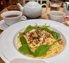 今週の疲れを癒しにアフタヌーンティールーム