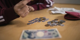 【愚痴】デザイナー系の専門学校に行ってるんだけど、学校より外部の講演講座の方がためになるから参加したいのにとにかくお金がかかる…！