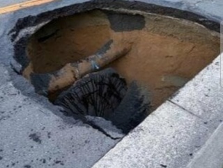 なんか最近至る所で道路陥没してるけど大丈夫なのかな？
